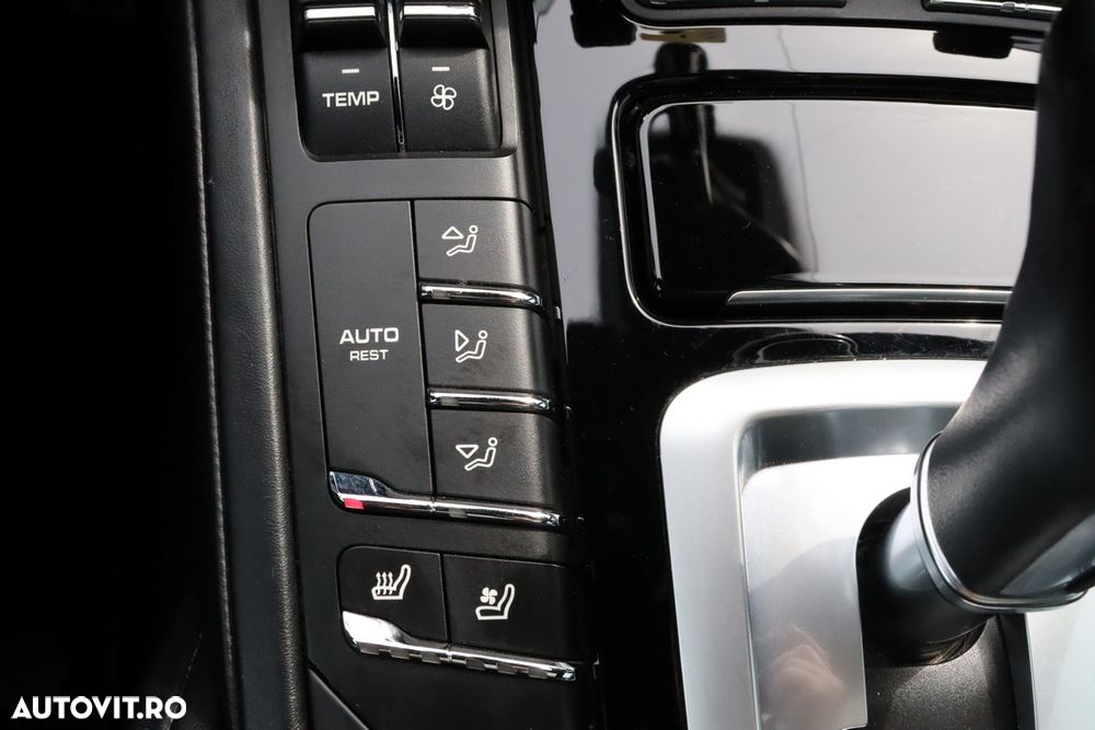 Porsche Cayenne 4.2 L S - 29