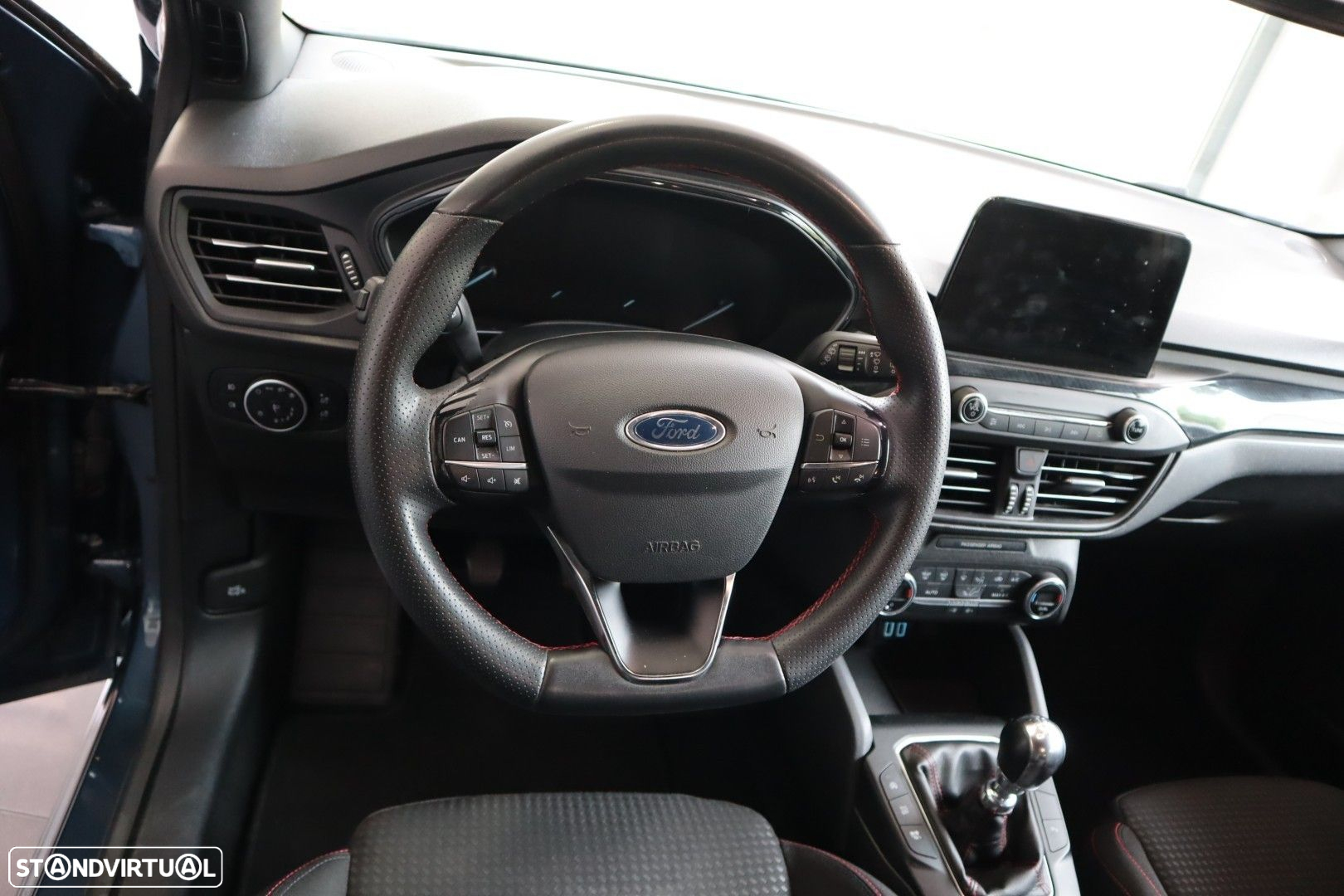 Ford Focus 1.0 EcoBoost MHEV ST-Line - 24