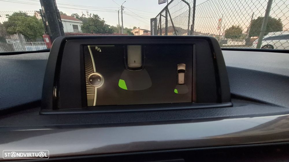 BMW 318 d Line Sport - 35