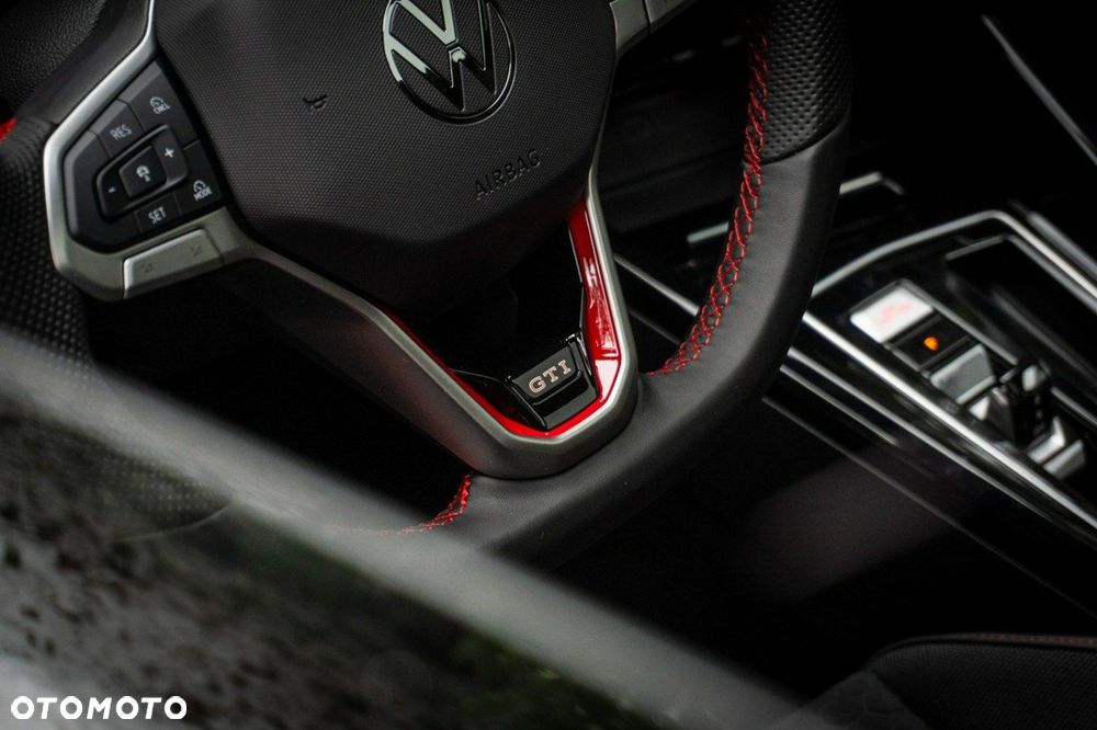 Volkswagen Golf - 16
