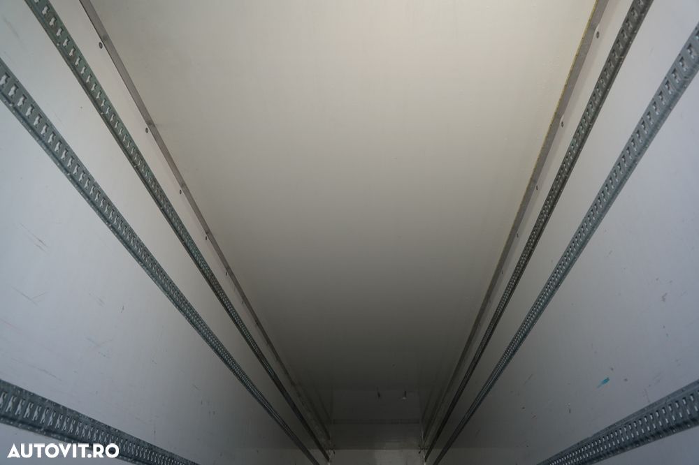 Fruehauf TROUILLET / CONTAINER / COFFER / DOUĂ AXE SAF / PODEA FOARTE REZISTENTĂ: ȘIMBĂTĂ / SAF / 2022 - 18