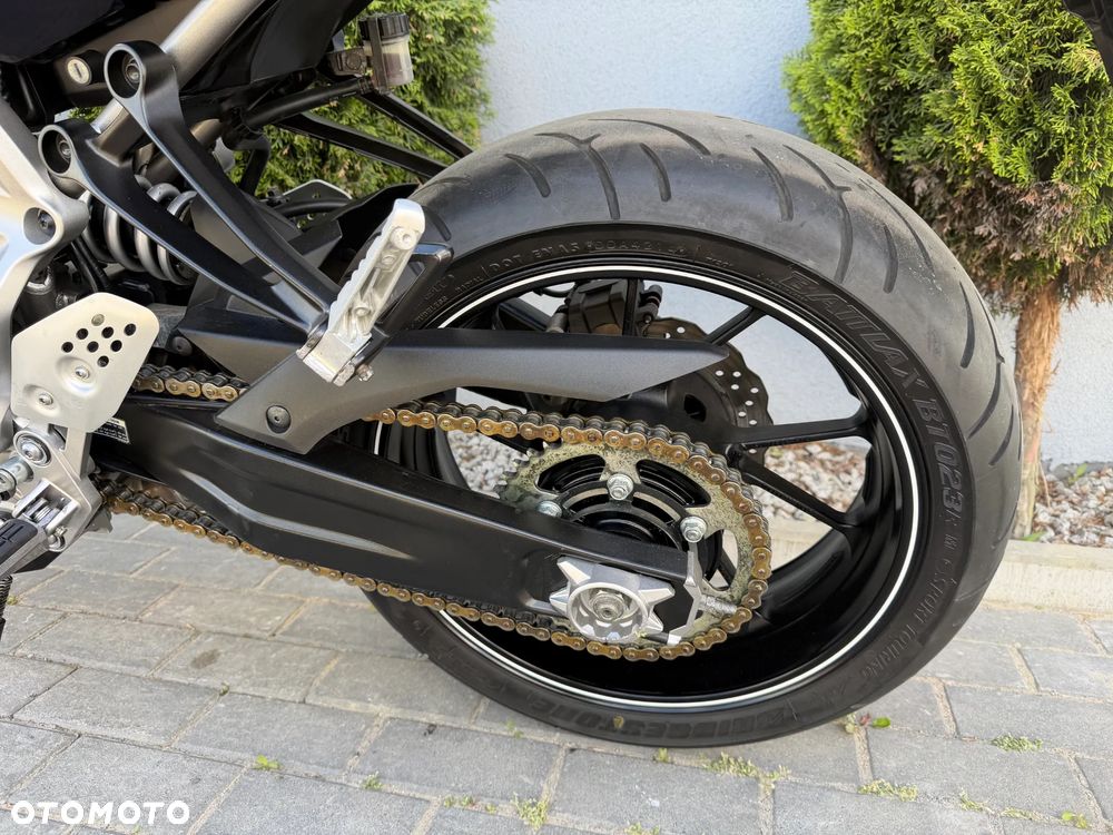Yamaha MT - 32
