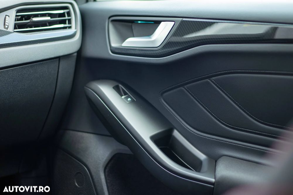 Ford Focus 1.0 EcoBoost 6MT MHEV ST-Line X - 22