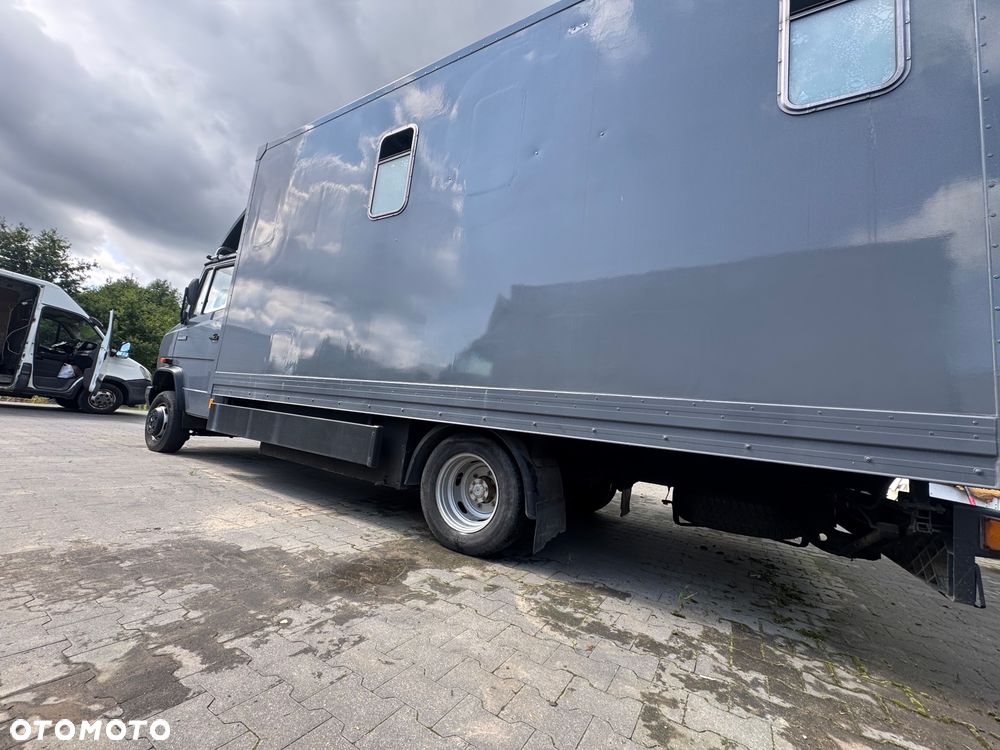 Mercedes-Benz D609 - 3