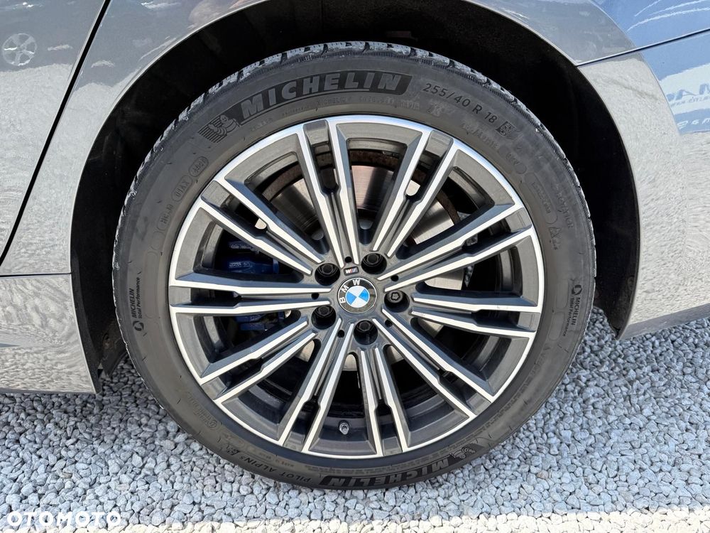 BMW Seria 3 330e M Sport sport - 11