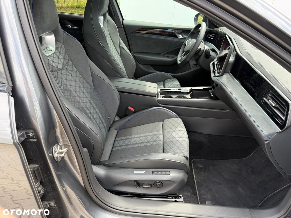 Volkswagen Passat - 16