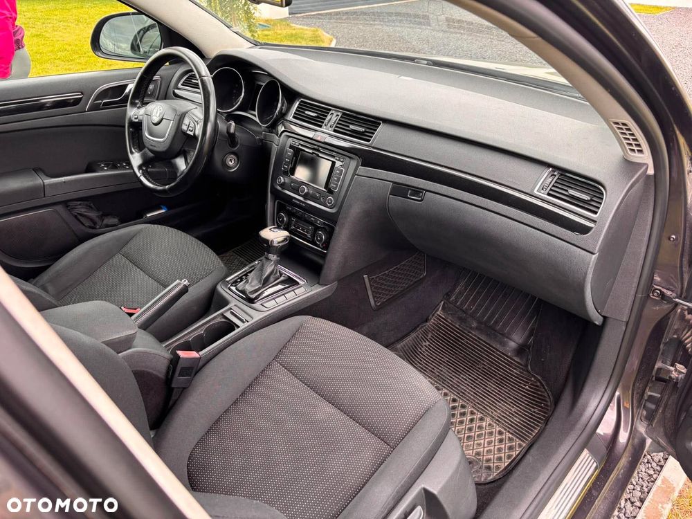 Skoda Superb 2.0 TDI DSG Ambition - 26