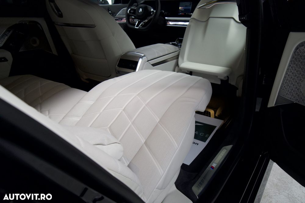 BMW Seria 7 740d xDrive MHEV - 12