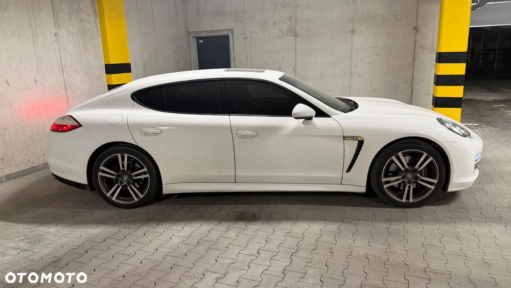 Porsche Panamera 4 PDK Platinum Edition - 3