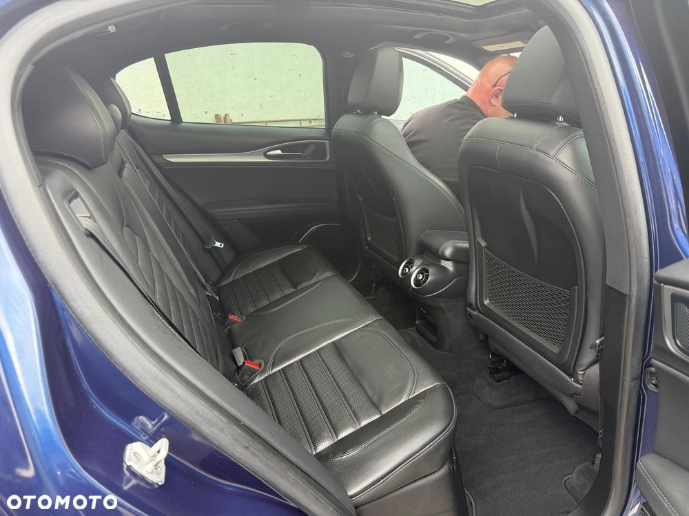 Alfa Romeo Stelvio 2.0 Turbo 16V AT8-Q4 Estrema - 8