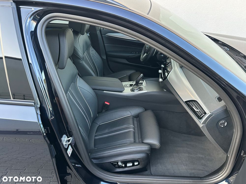 BMW Seria 5 530e xDrive M Sport sport - 24