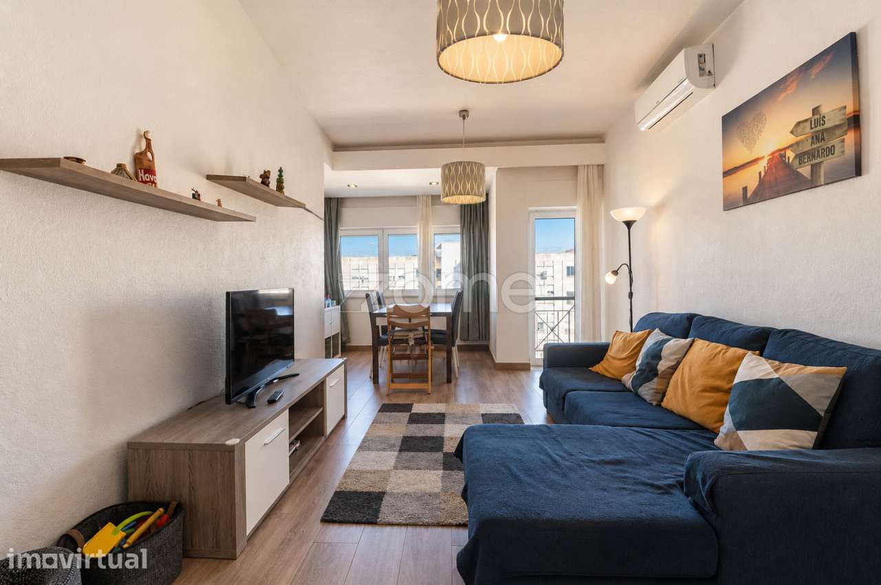 Apartamento T2 Remodelado com Excelente Luminosidade | Marvila, Lisboa
