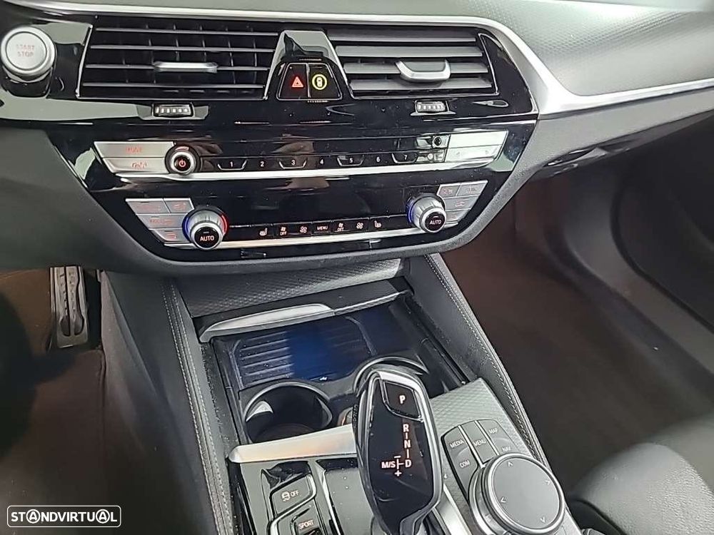 BMW 530 e Pack Desportivo M - 11