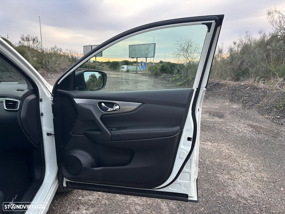 Nissan Qashqai 1.5 dCi N-Connecta Led - 24