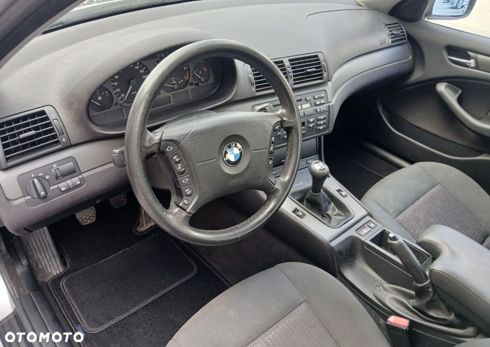 BMW Seria 3 318i - 5