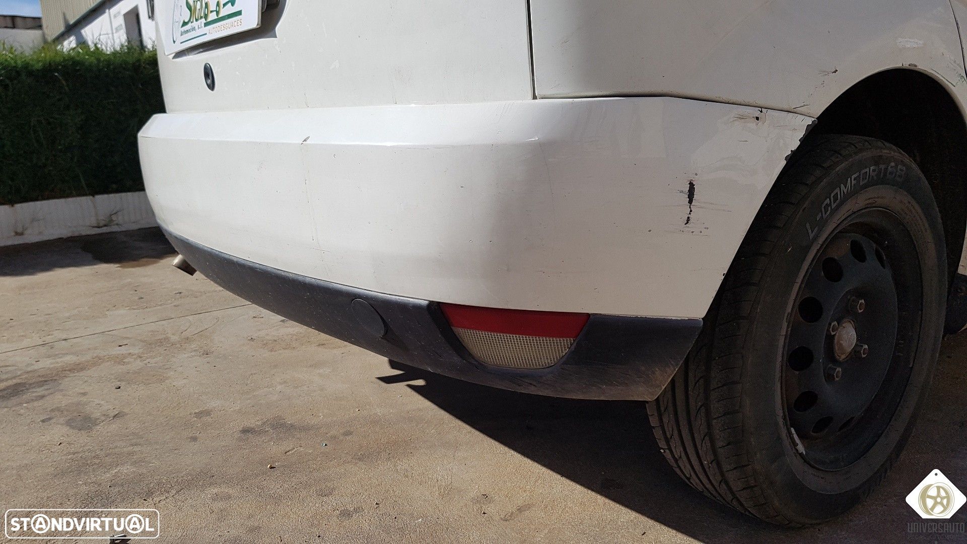 PARA-CHOQUES TRASEIRO FORD FOCUS 2001 - 1