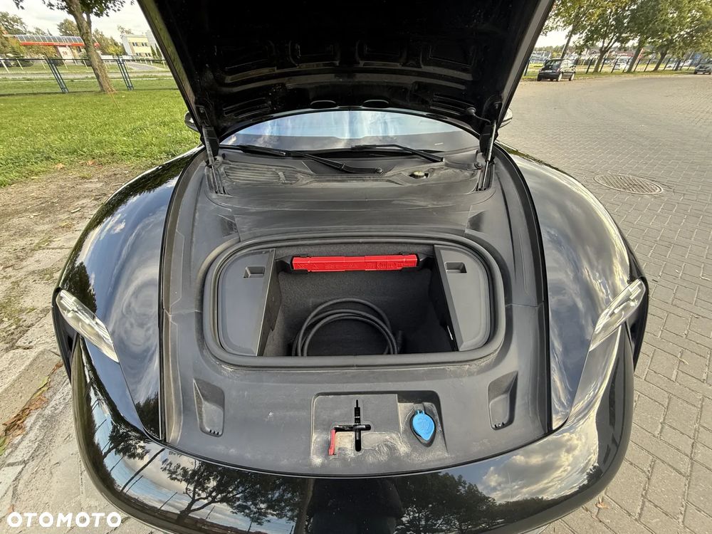 Porsche Taycan 4 Cross Turismo - 17