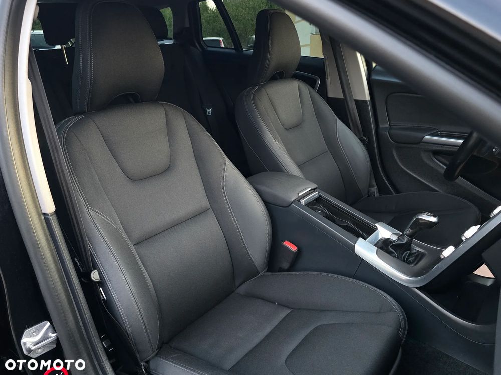 Volvo V60 D4 Momentum - 24