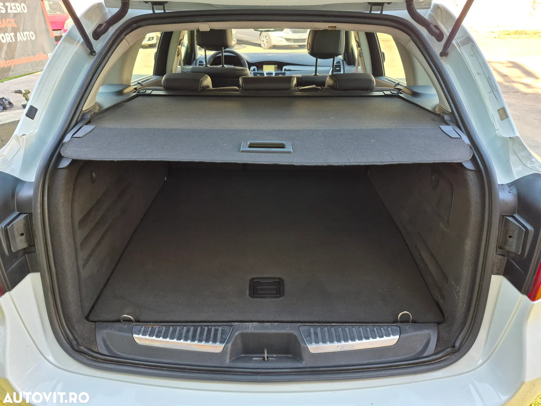 Renault Laguna Grandtour dCi 175 FAP Aut. Bose Edition - 11