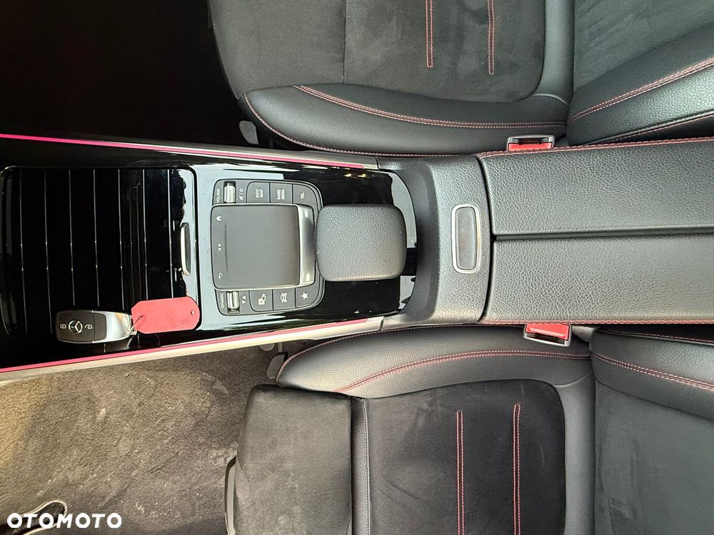 Mercedes-Benz GLB 200 d AMG Line 8G-DCT - 23