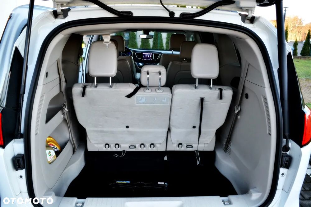 Chrysler Pacifica - 15