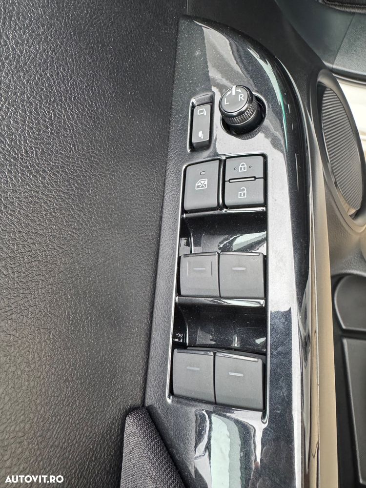 Toyota Hilux ver-4x4-double-cab-autm-comfort - 12