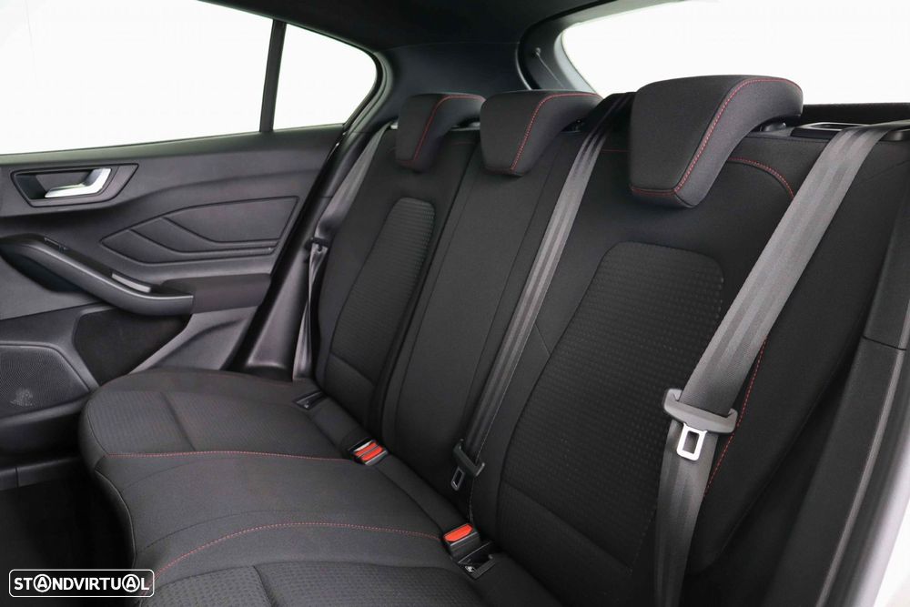 Ford Focus 1.0 EcoBoost MHEV ST-Line - 29