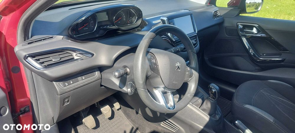 Peugeot 208 - 1