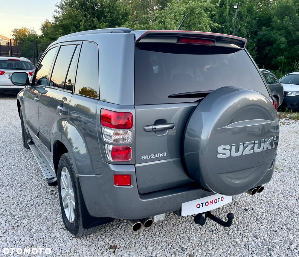 Suzuki Grand Vitara 2.0 Club Family - 24
