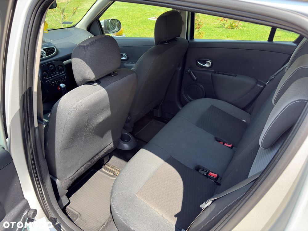 Renault Clio - 20
