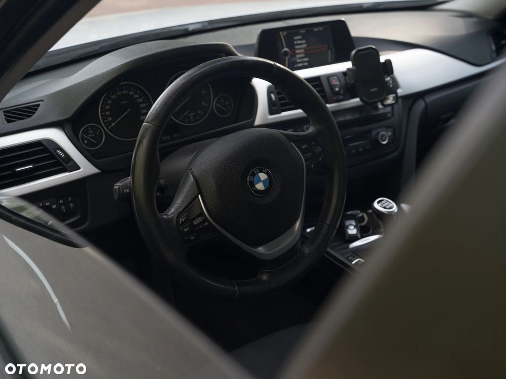 BMW Seria 3 318d - 22