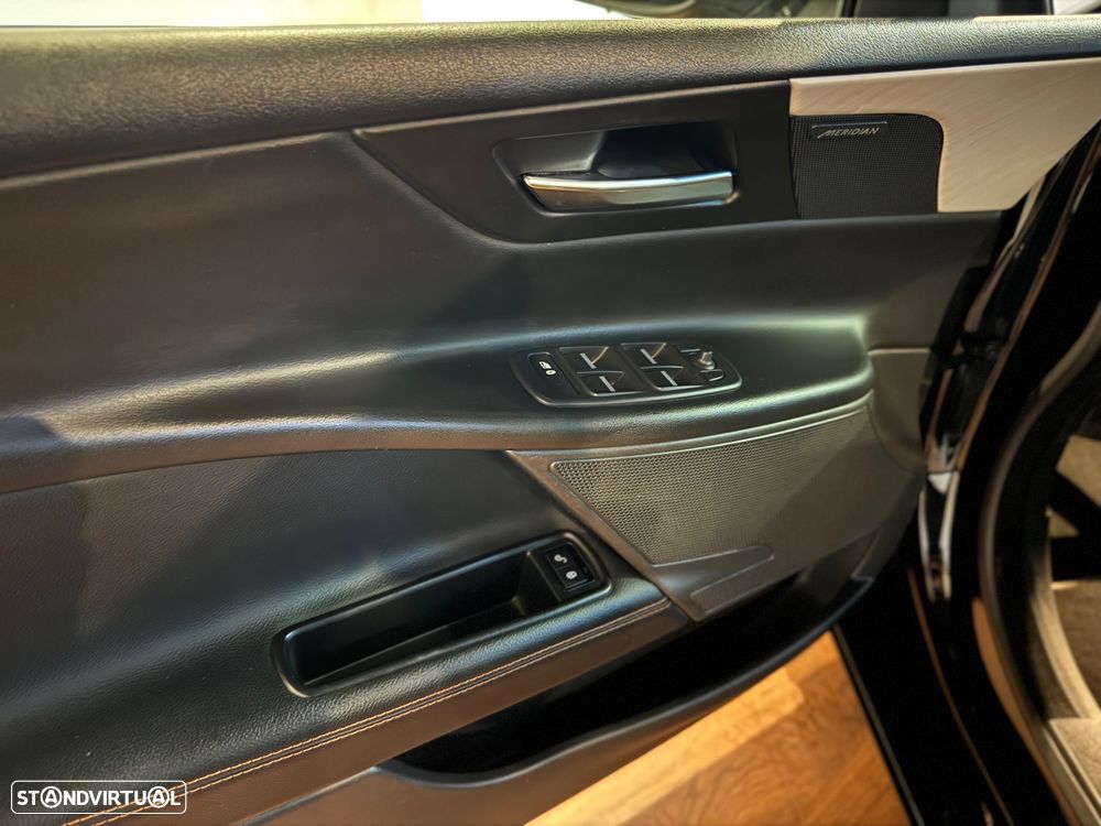 Jaguar XE 2.0 D R-Dynamic HSE - 5