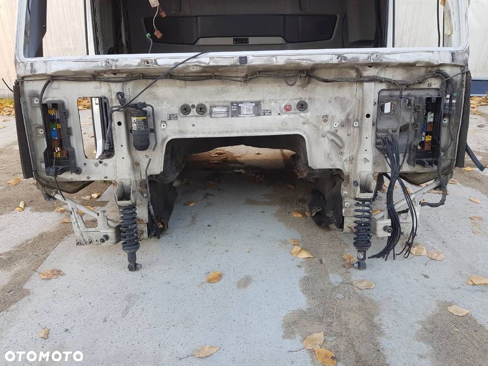 KABINA ĆWIARTKA PRAWA  VOLVO FH 2005 - 2022 460 - 8