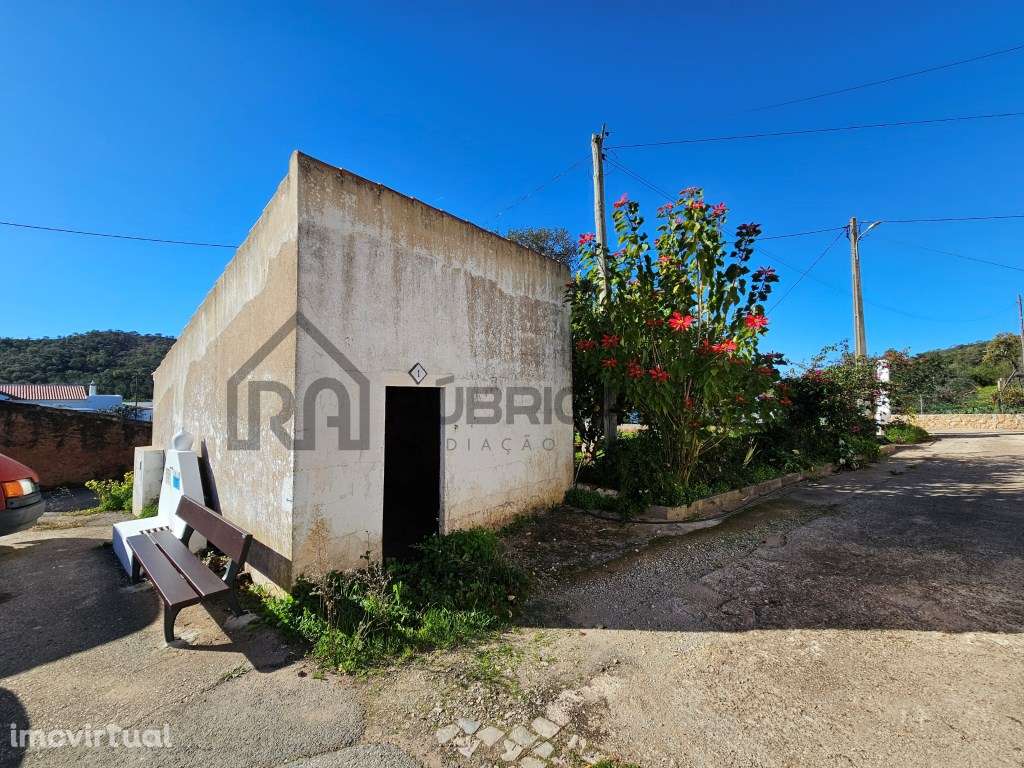 Casa por recuperar no interior do Concelho de Loulé - Grande imagem: 2/13