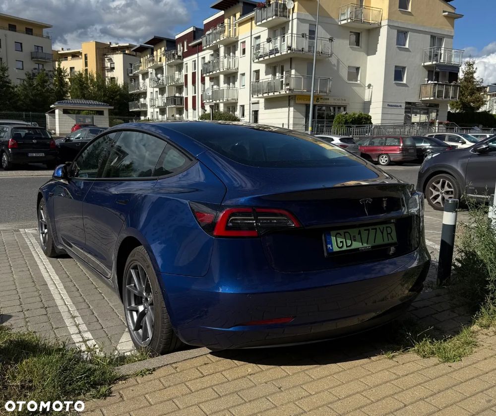 Tesla Model 3 - 8