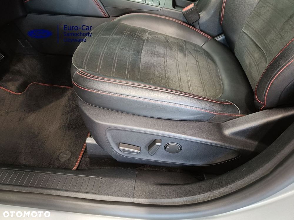 Ford Kuga 2.5 Duratec PHEV ST-LINE X - 32