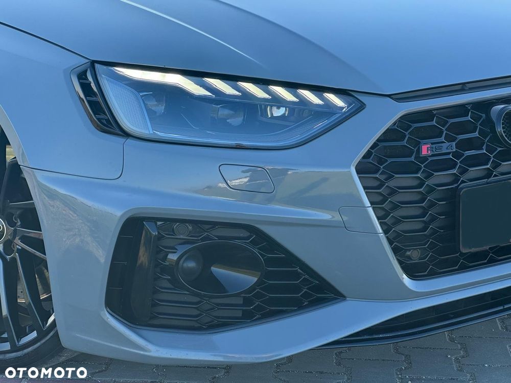 Audi RS4 Avant - 15