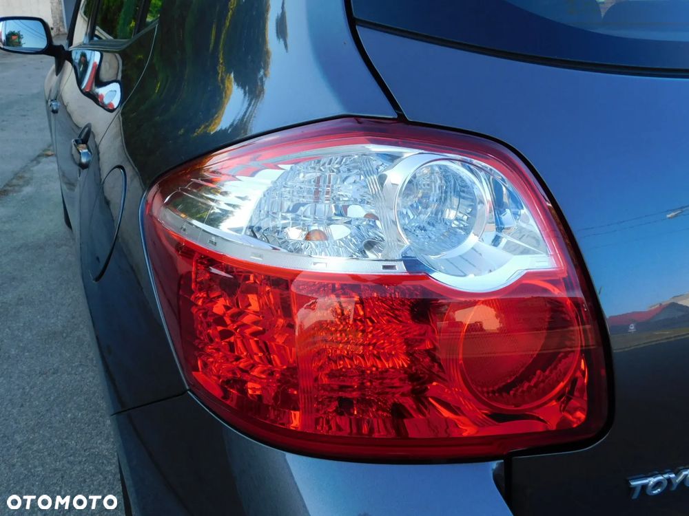 Toyota Auris 1.6 Executive - 9