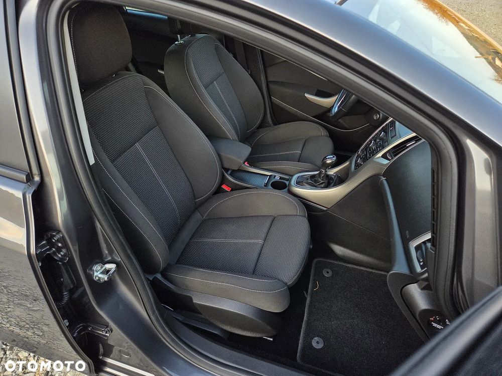 Opel Astra 1.4 T Essentia - 17