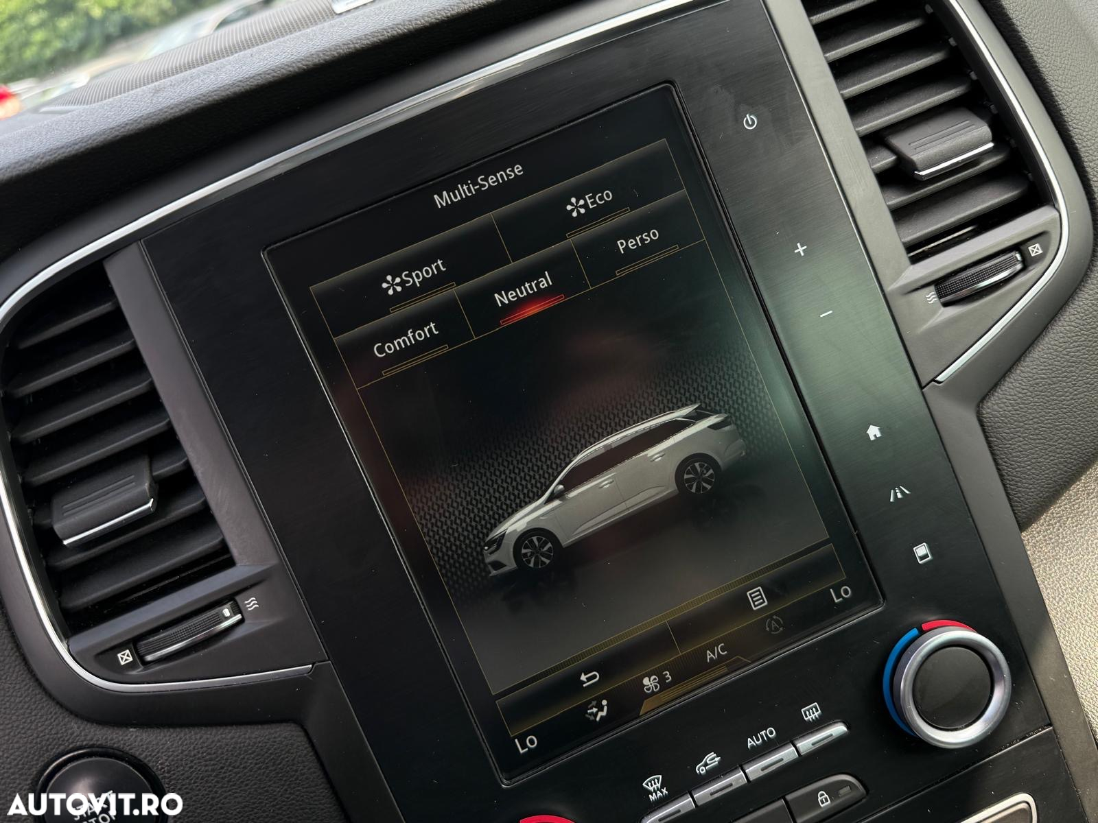 Renault Megane Grandtour ENERGY TCe 130 BOSE EDITION - 21