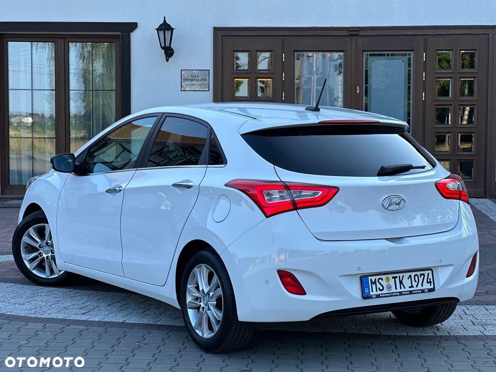 Hyundai i30 1.6 CRDi Fifa World Cup Edition - 13