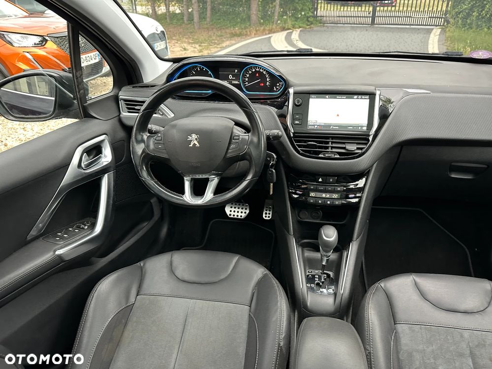 Peugeot 208 PureTech 110 Stop & Start EAT6 Signature - 6
