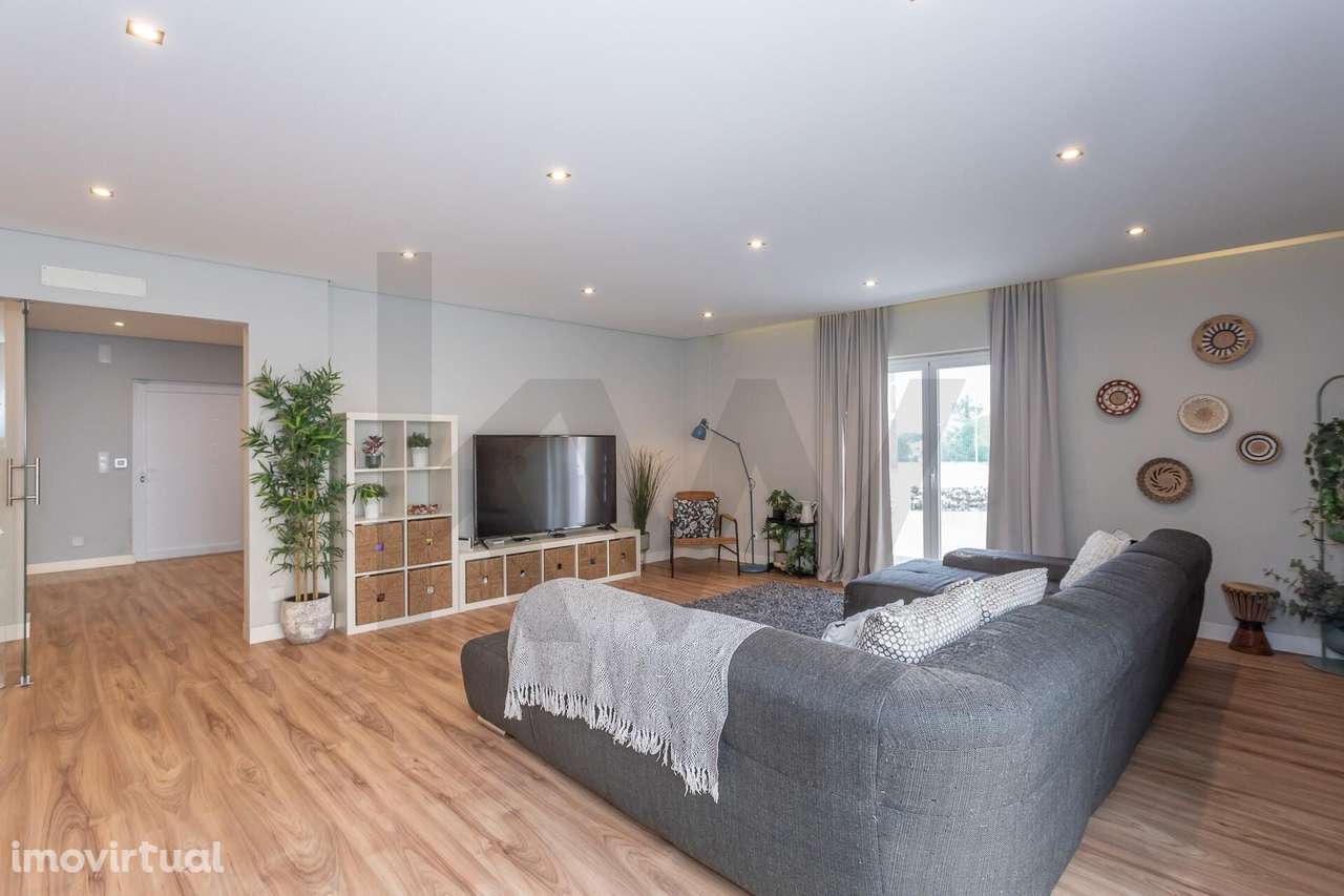 Moradia Isolada com 4 quartos, Garagem e Espaço Exterior - Algueirão - Grande imagem: 5/60