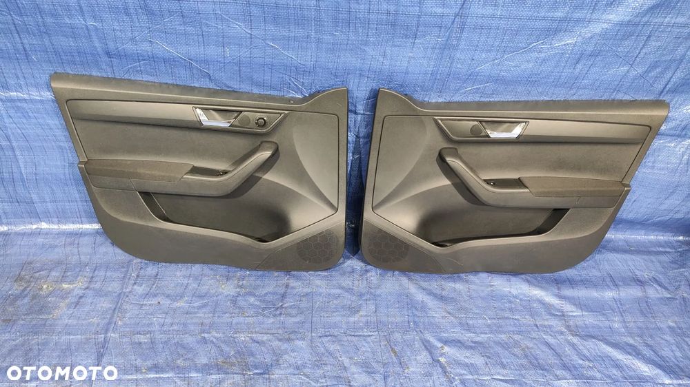 BOCZEK DRZWI TAPICERKA LEWY PRAWY PRZÓD KLAMKA WEWNĘTRZNA CHROM GŁOŚNIK PANEL PRZEŁĄCZNIK SZYB LUSTEREK SKODA FABIA III 3 LIFT EUROPA - 1