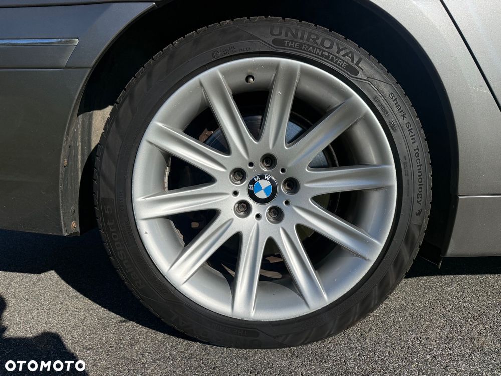 BMW Seria 7 745i L - 32
