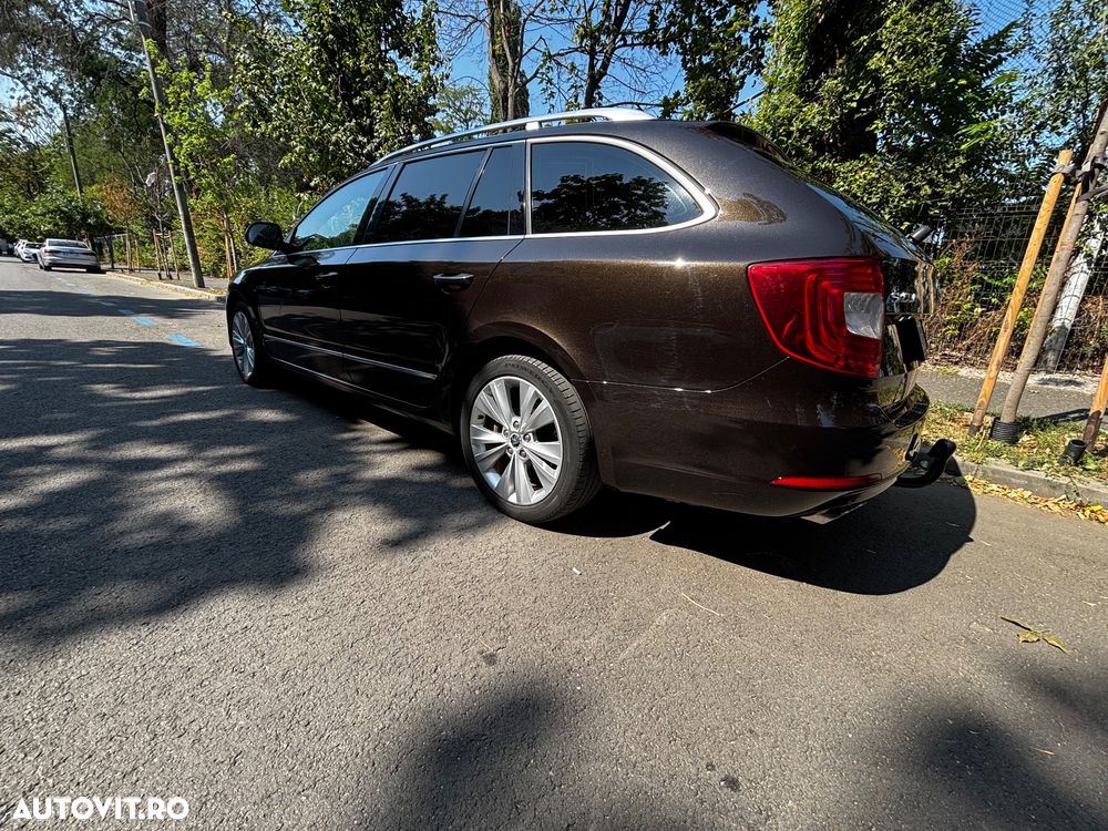 Skoda Superb Combi 2.0 TDI Elegance DSG - 6
