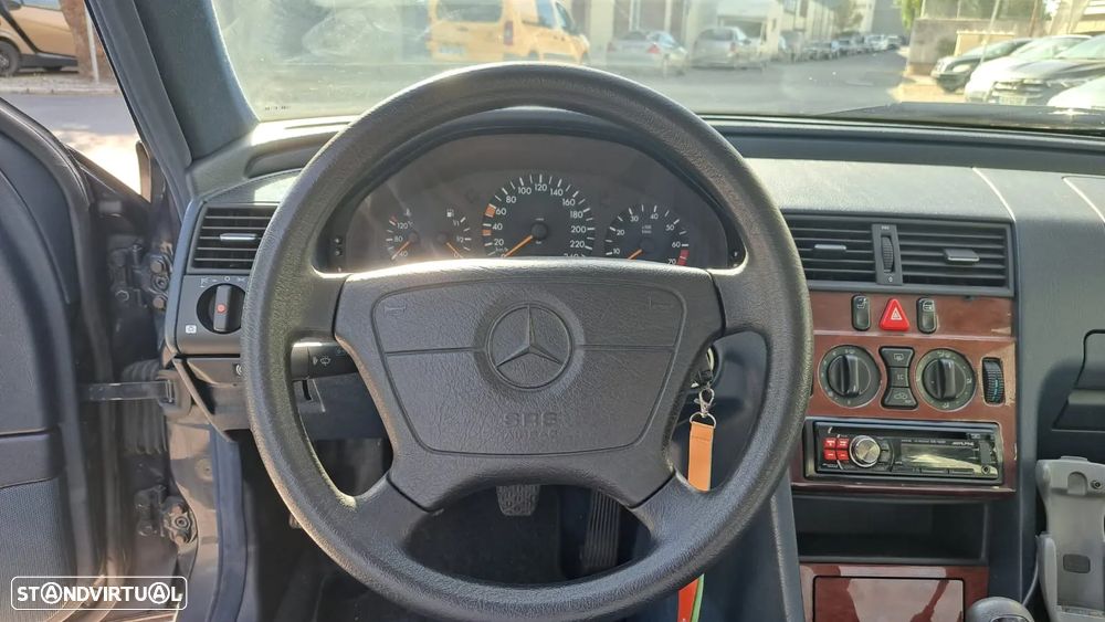 Mercedes-Benz C 180 Classic - 35