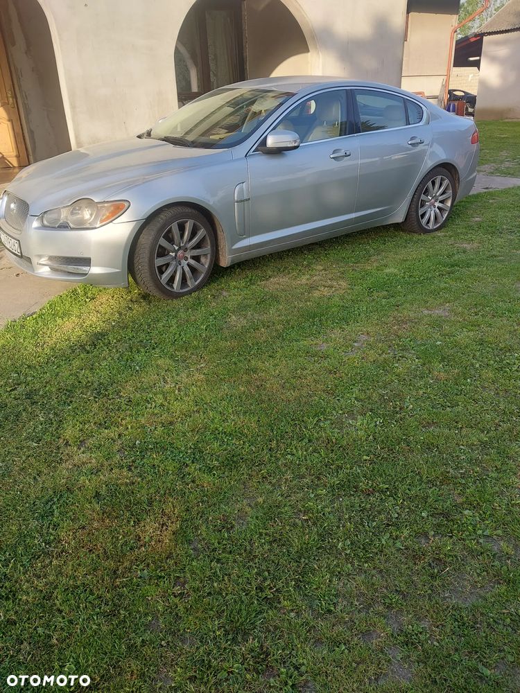 Jaguar XF 2.7 V6 D Luxury - 1