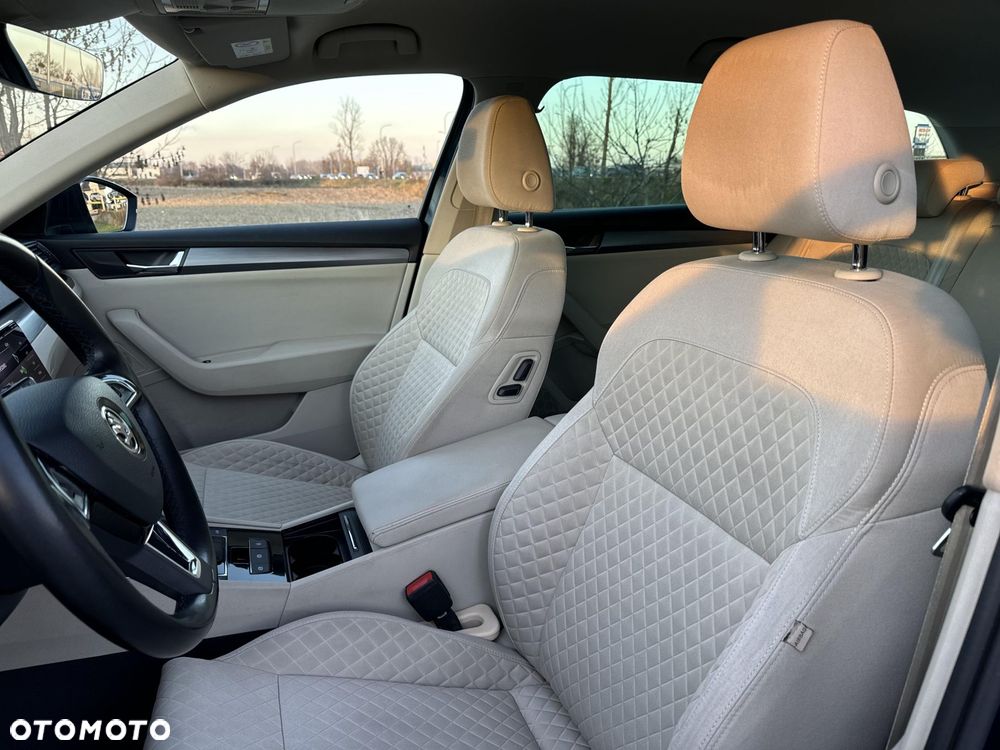 Skoda Superb 2.0 TDI Style DSG - 11