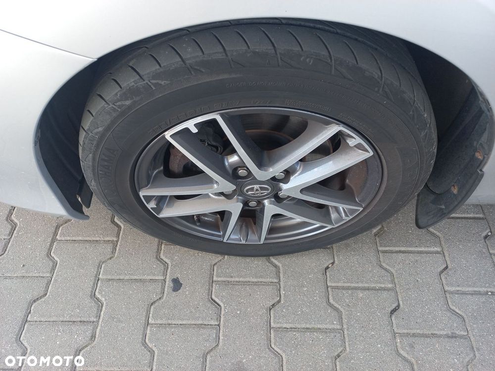 Toyota Auris 2.0 D-4D Premium - 24